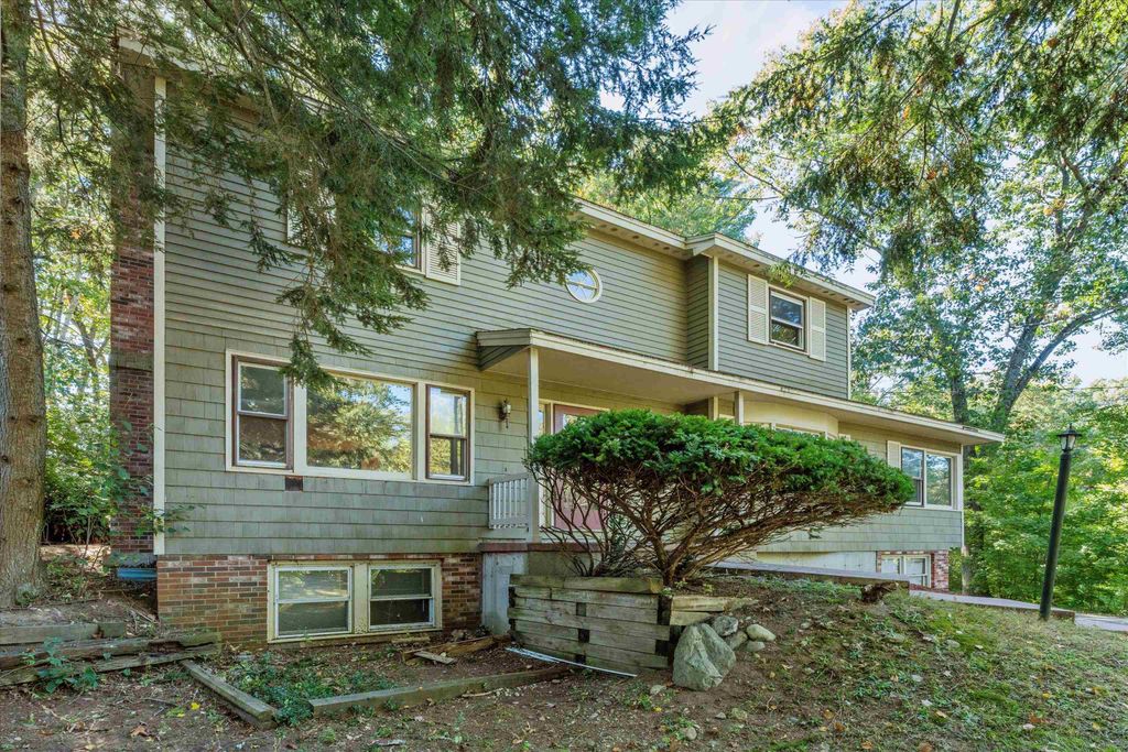 Photo of 7 Fairhaven Road, Nashua, NH 03060 (MLS # 5064037)