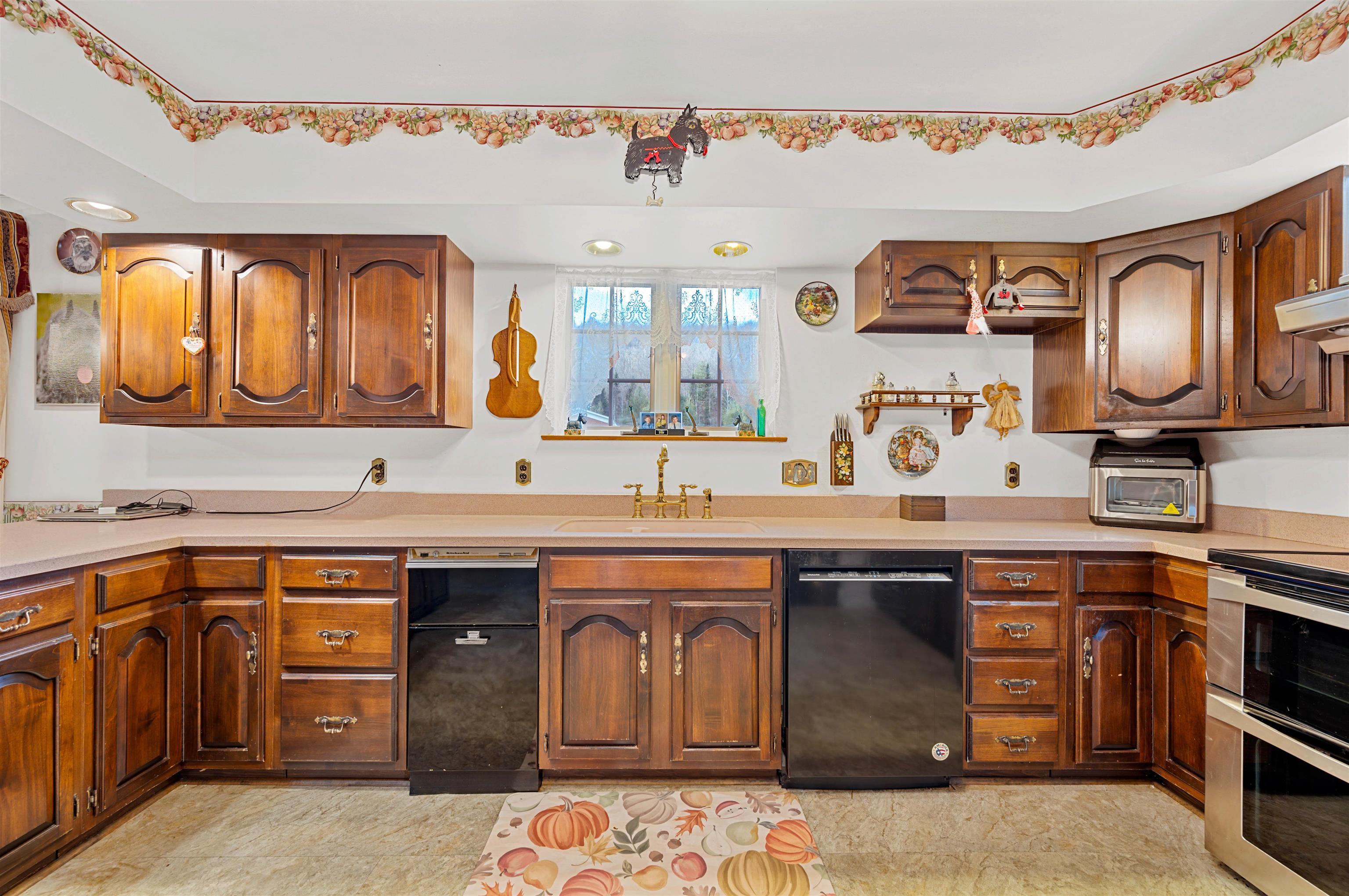 Lowell, Vermont 05847, United States, 3 Bedrooms Bedrooms, ,3 BathroomsBathrooms,Residential,Active,248113