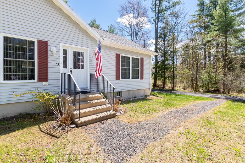 Photo of 39 Winwood Drive, Barnstead, NH 03225 (MLS # 5089148)