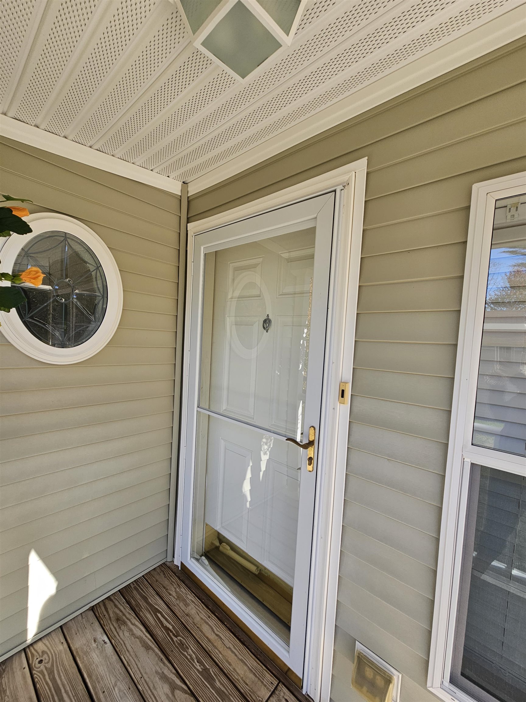 9 Commodore Circle