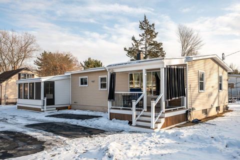 Photo of 172 Ledge Street, Nashua, NH 03060 (MLS # 5072302)