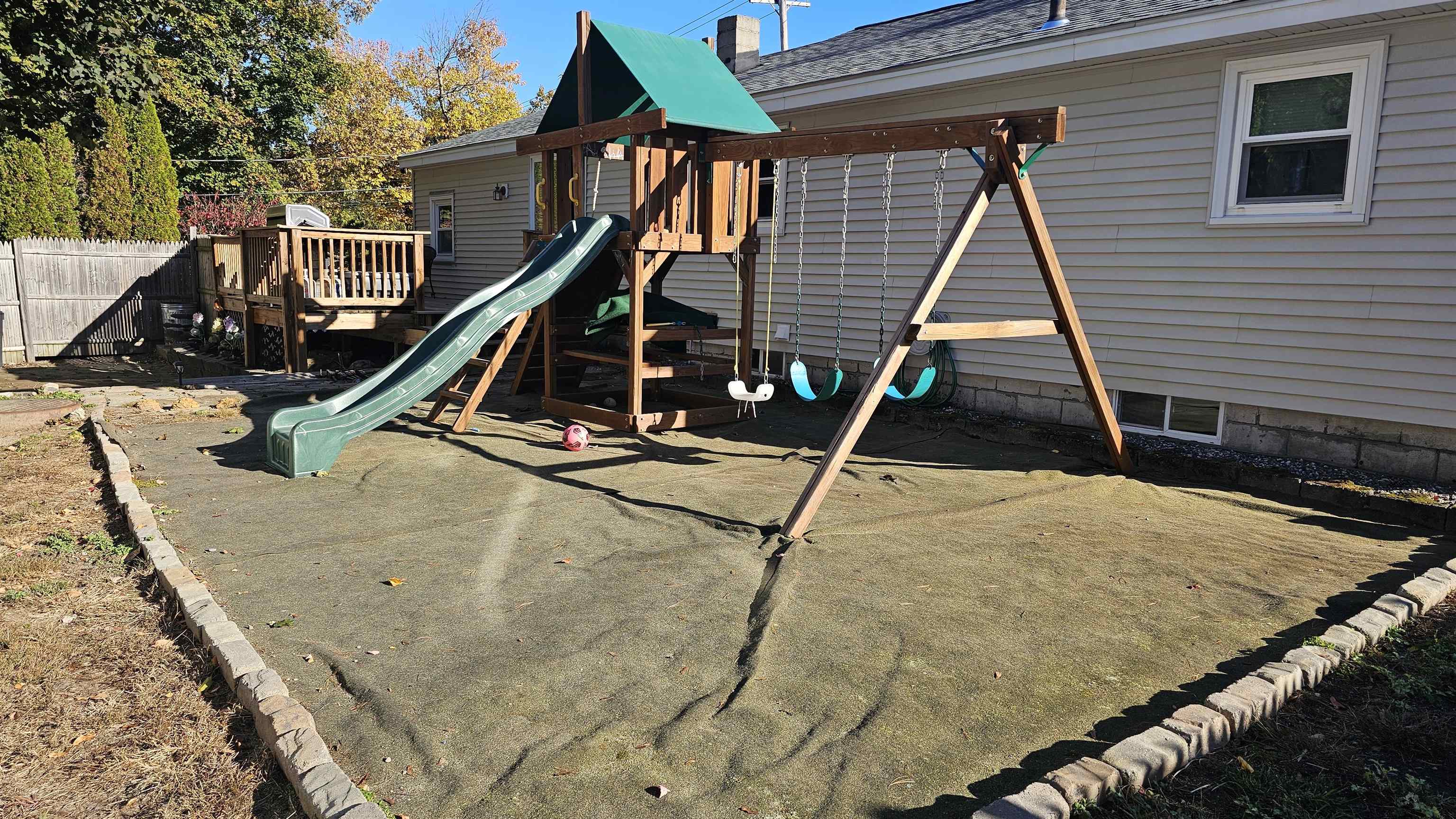 Hudson, New Hampshire 03051, United States, 3 Bedrooms Bedrooms, ,2 BathroomsBathrooms,Residential,Active,229502