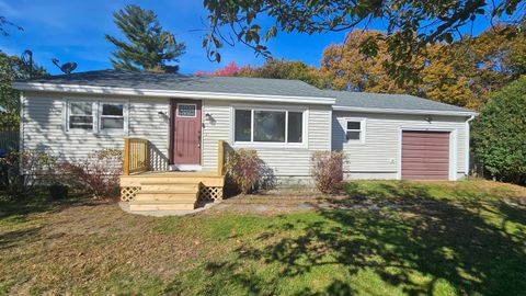 Photo of 152 Ferry Street, Hudson, NH 03051 (MLS # 5066305)