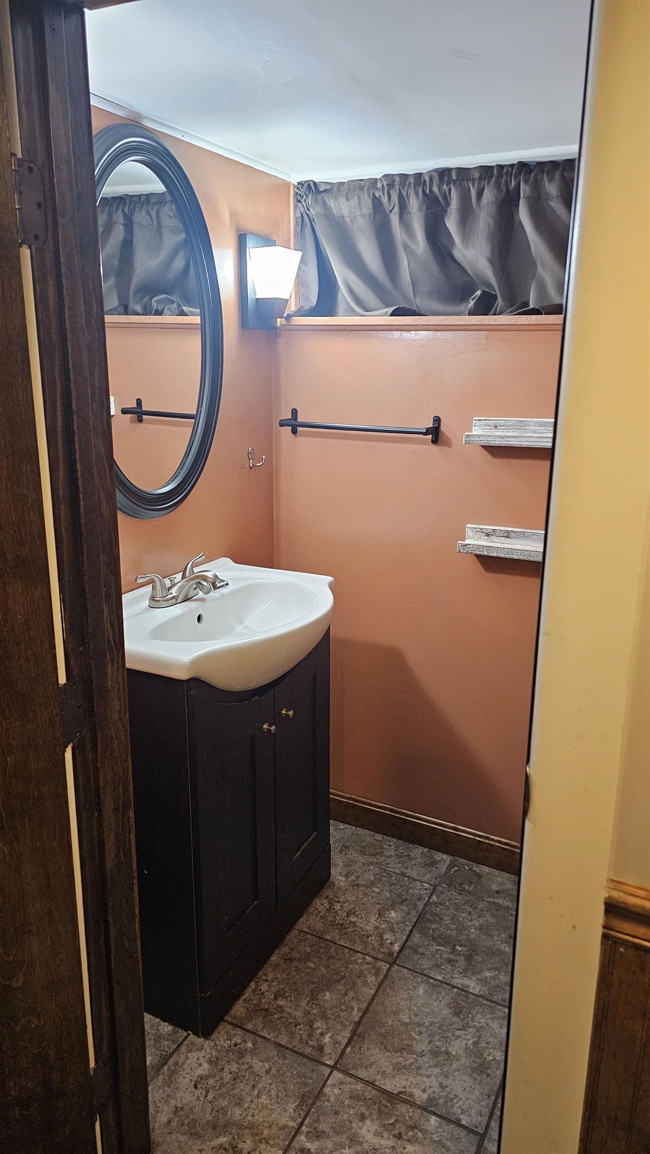 Hudson, New Hampshire 03051, United States, 3 Bedrooms Bedrooms, ,2 BathroomsBathrooms,Residential,Active,229502