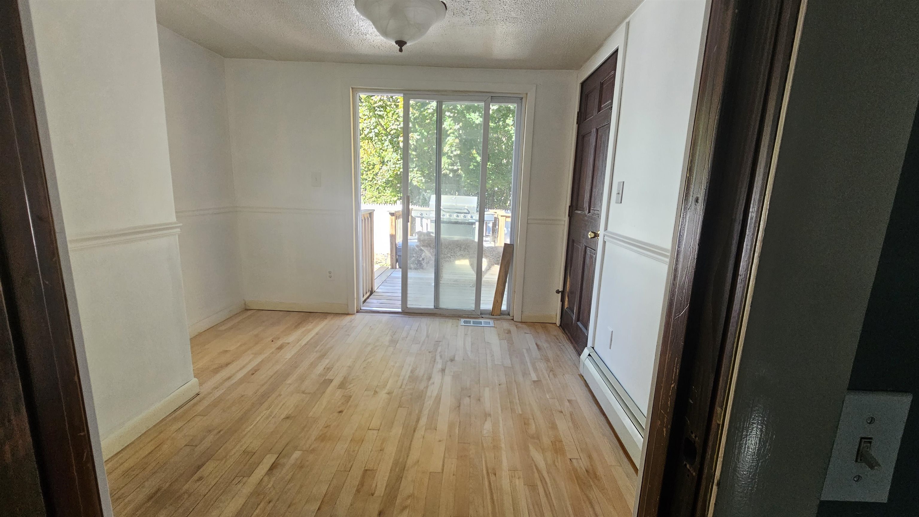 Hudson, New Hampshire 03051, United States, 3 Bedrooms Bedrooms, ,2 BathroomsBathrooms,Residential,Active,229502