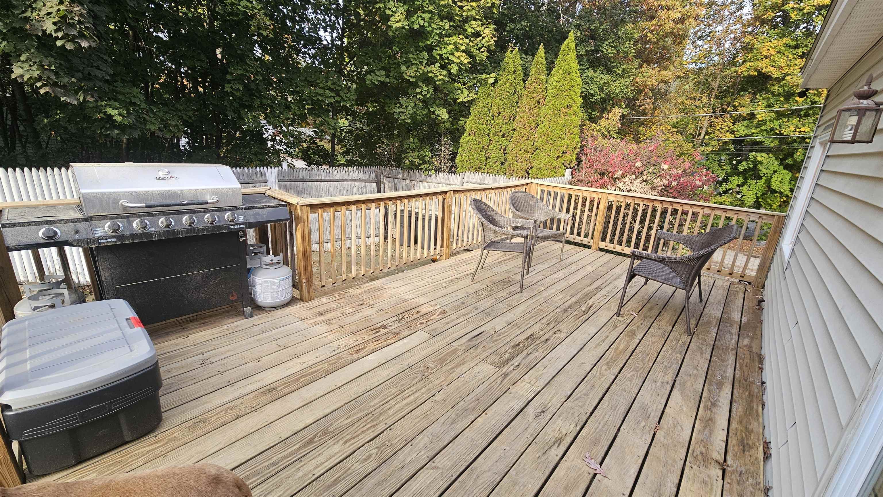 Hudson, New Hampshire 03051, United States, 3 Bedrooms Bedrooms, ,2 BathroomsBathrooms,Residential,Active,229502