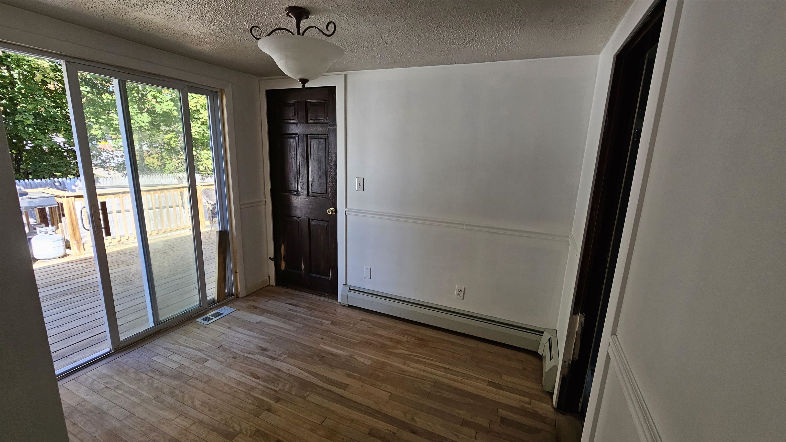 Hudson, New Hampshire 03051, United States, 3 Bedrooms Bedrooms, ,2 BathroomsBathrooms,Residential,Active,229502