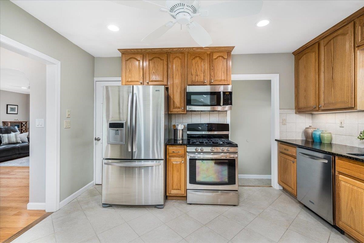 Nashua, New Hampshire 03060, United States, 2 Bedrooms Bedrooms, ,1 BathroomBathrooms,Residential,Active,154555