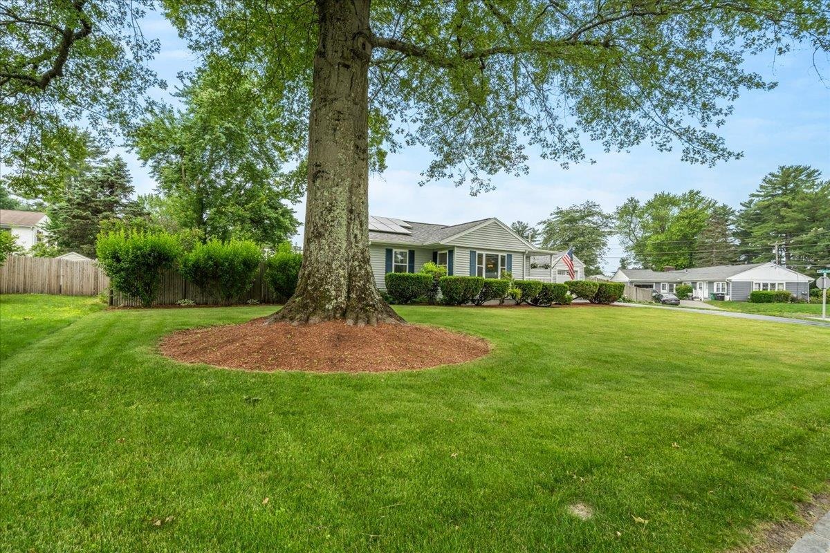 Nashua, New Hampshire 03060, United States, 2 Bedrooms Bedrooms, ,1 BathroomBathrooms,Residential,Active,154555