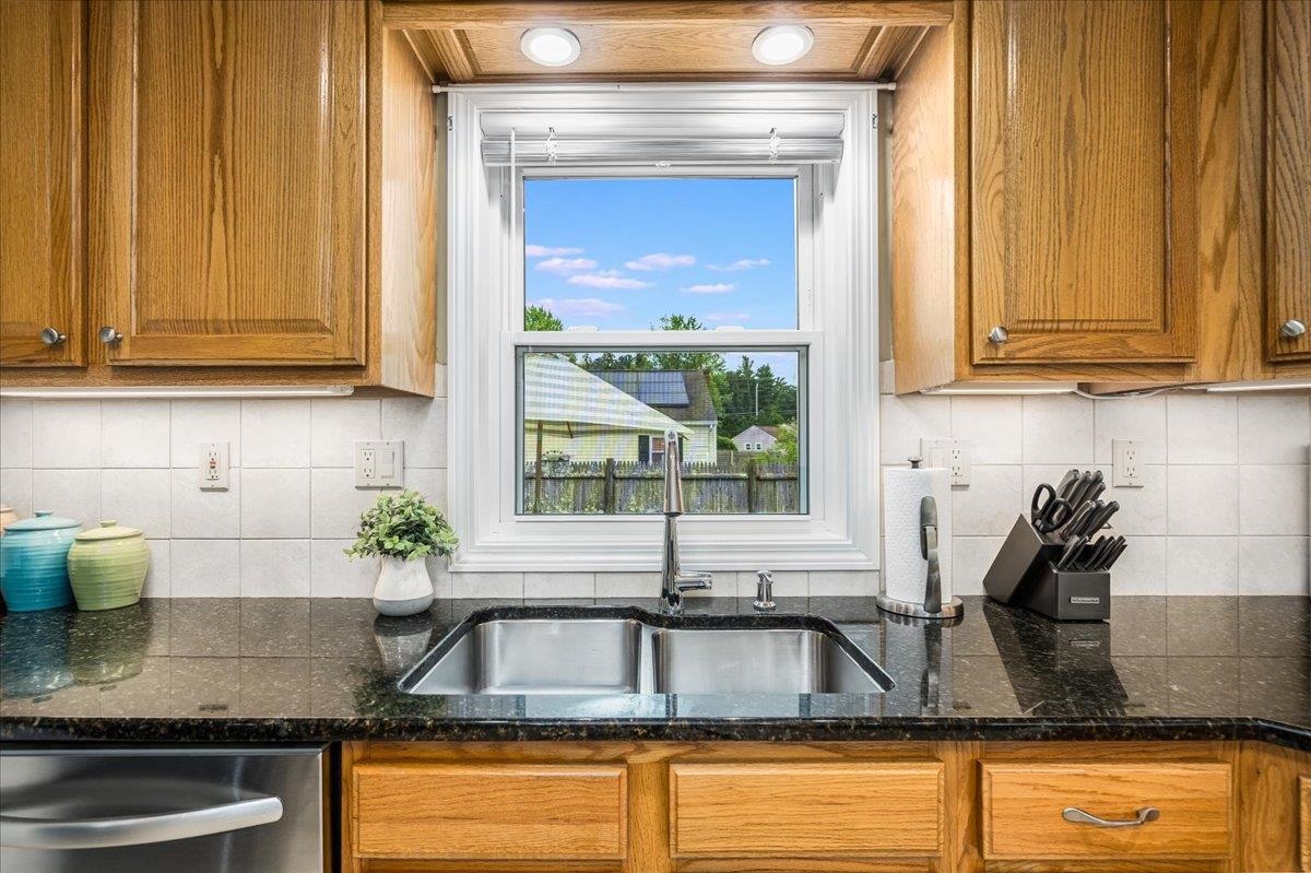 Nashua, New Hampshire 03060, United States, 2 Bedrooms Bedrooms, ,1 BathroomBathrooms,Residential,Active,154555