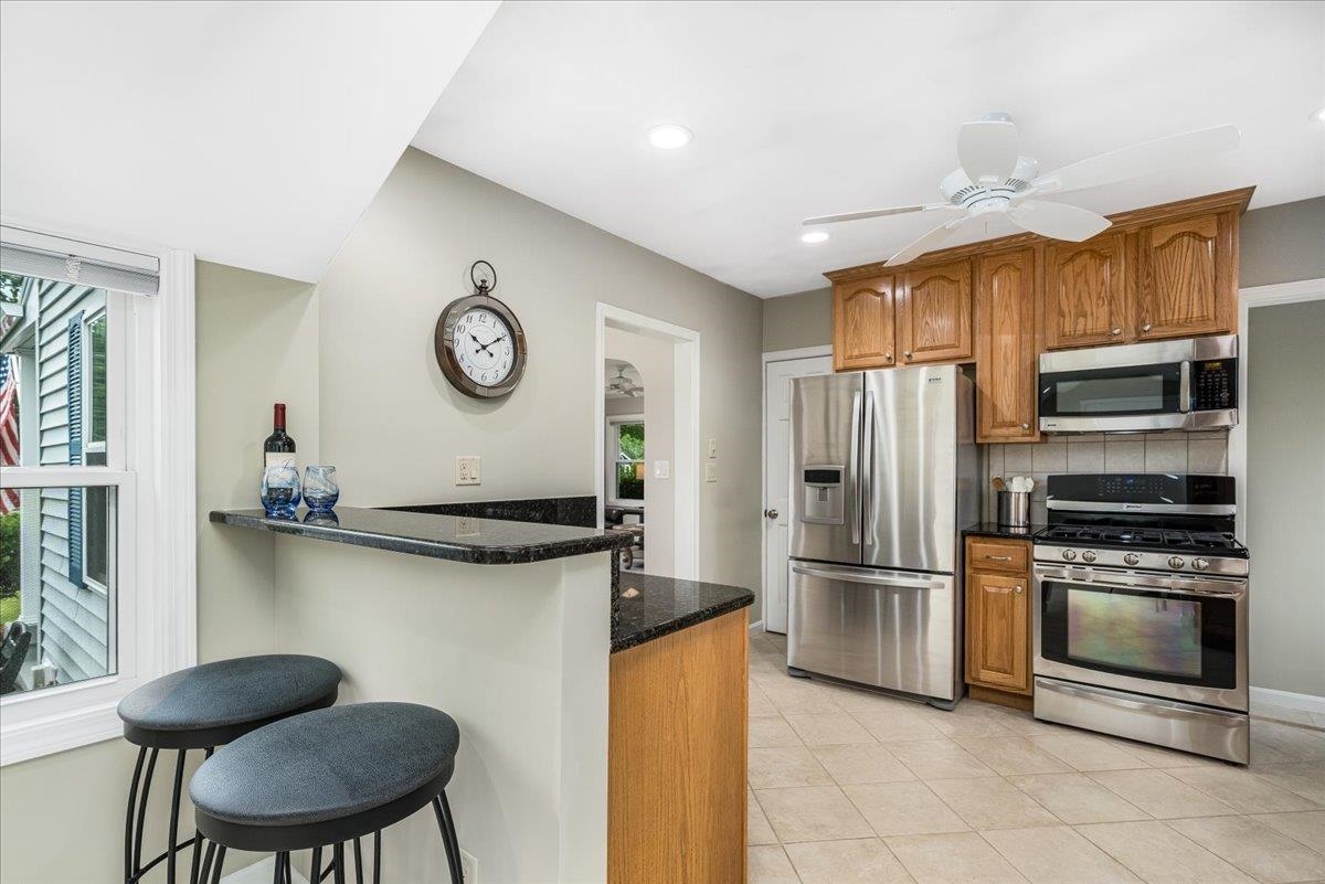 Nashua, New Hampshire 03060, United States, 2 Bedrooms Bedrooms, ,1 BathroomBathrooms,Residential,Active,154555