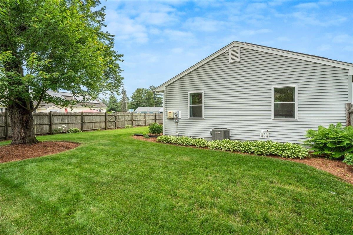 Nashua, New Hampshire 03060, United States, 2 Bedrooms Bedrooms, ,1 BathroomBathrooms,Residential,Active,154555