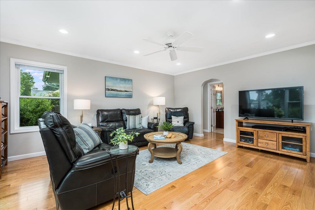 Nashua, New Hampshire 03060, United States, 2 Bedrooms Bedrooms, ,1 BathroomBathrooms,Residential,Active,154555