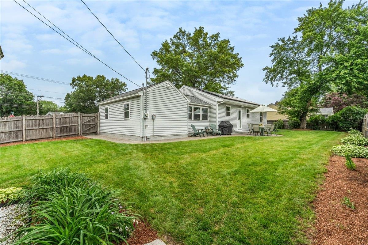 Nashua, New Hampshire 03060, United States, 2 Bedrooms Bedrooms, ,1 BathroomBathrooms,Residential,Active,154555