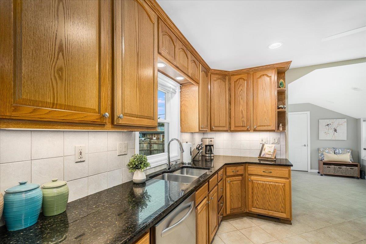 Nashua, New Hampshire 03060, United States, 2 Bedrooms Bedrooms, ,1 BathroomBathrooms,Residential,Active,154555