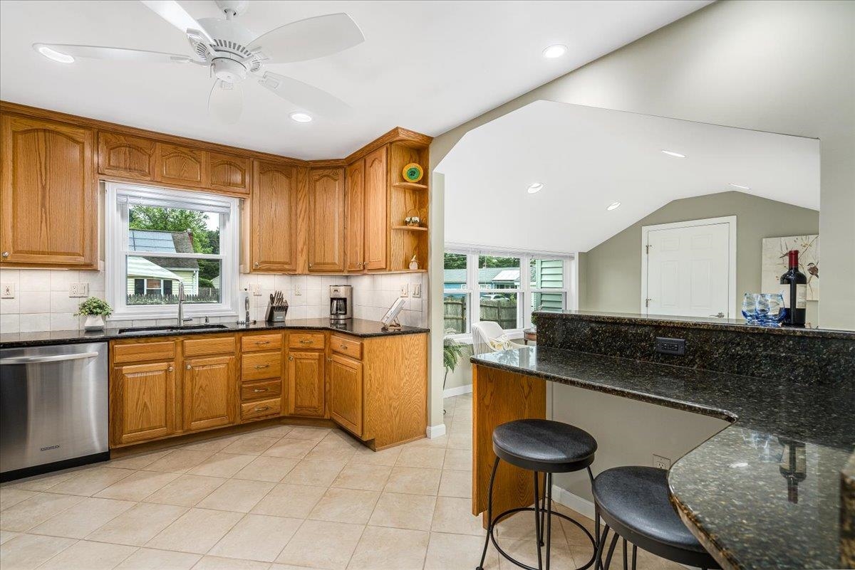 Nashua, New Hampshire 03060, United States, 2 Bedrooms Bedrooms, ,1 BathroomBathrooms,Residential,Active,154555