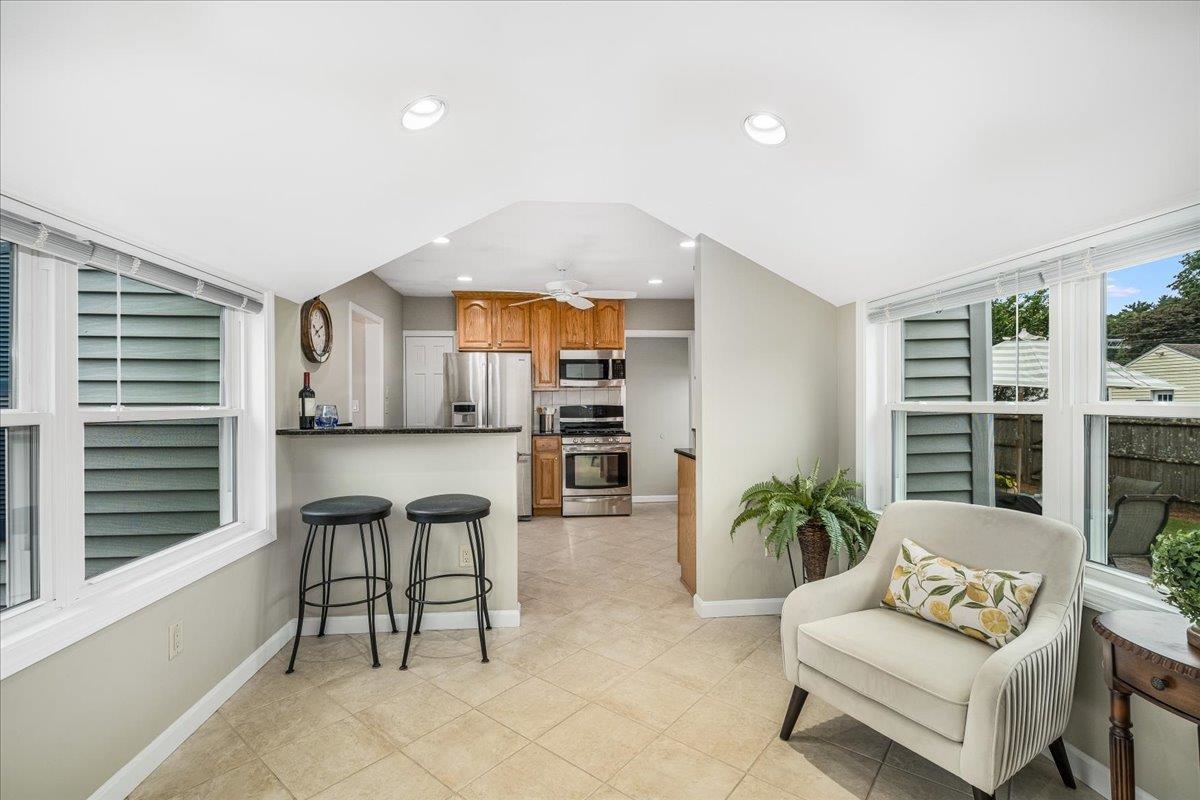 Nashua, New Hampshire 03060, United States, 2 Bedrooms Bedrooms, ,1 BathroomBathrooms,Residential,Active,154555