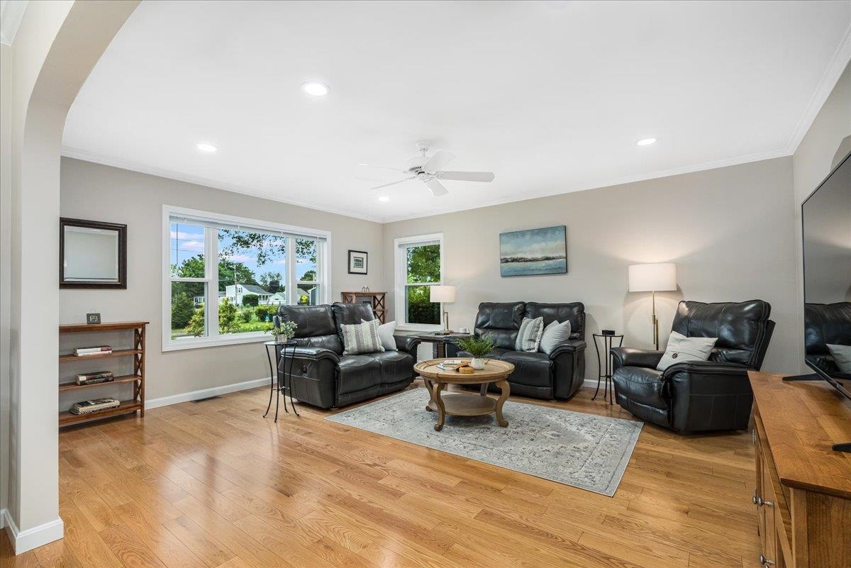 Nashua, New Hampshire 03060, United States, 2 Bedrooms Bedrooms, ,1 BathroomBathrooms,Residential,Active,154555