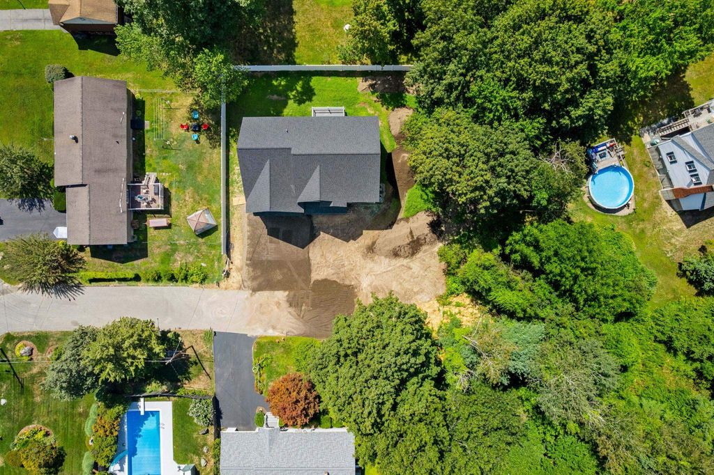 Photo of 8 Senter Street, Salem, NH 03079 (MLS # 5049490)