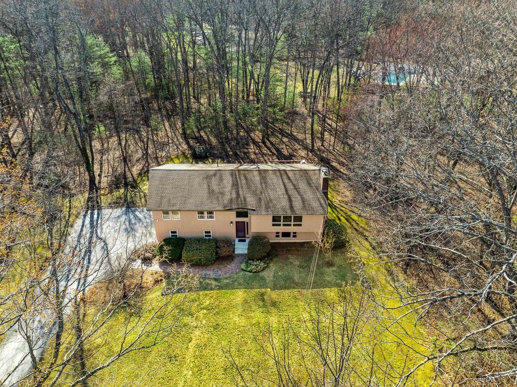 Photo of 11 Mulberry Lane, Bedford, NH 03110 (MLS # 5082883)