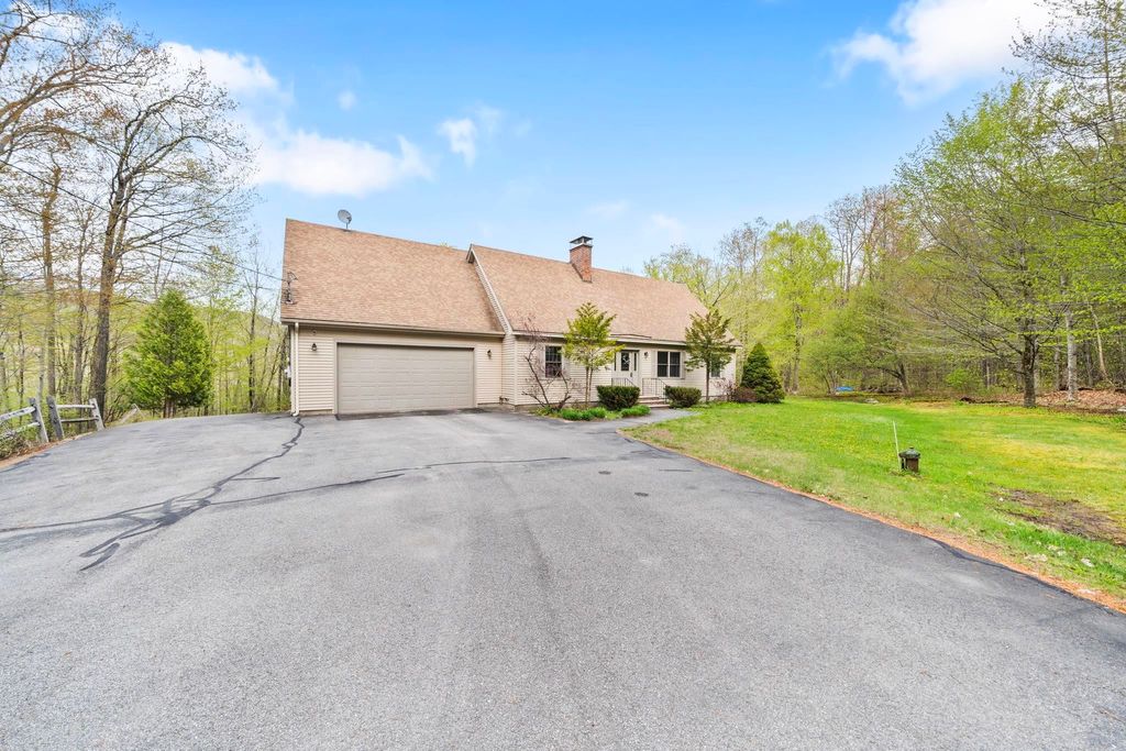 Photo of 10 Avon Shores Road, Moultonborough, NH 03254 (MLS # 5088578)