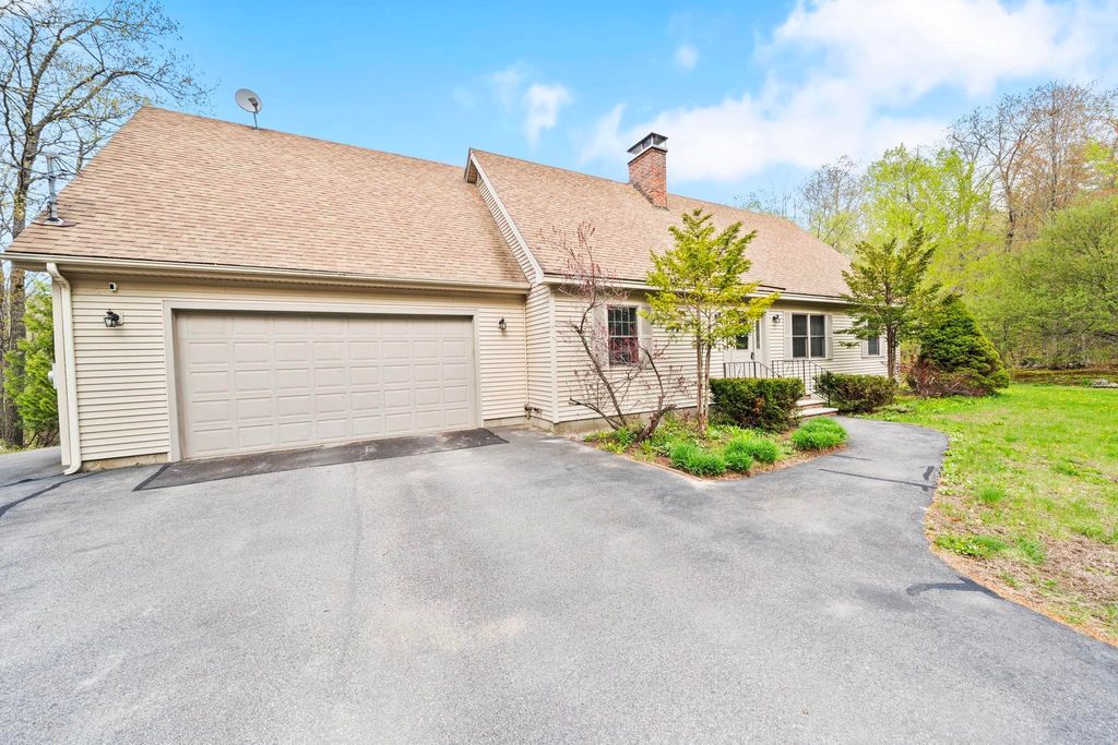 Photo of 10 Avon Shores Road, Moultonborough, NH 03254 (MLS # 5088578)