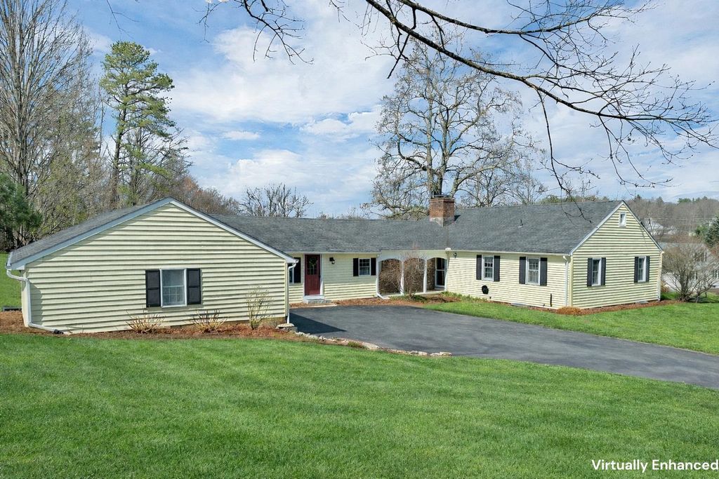 Photo of 7 Pinecrest Drive, Bedford, NH 03110 (MLS # 5083901)