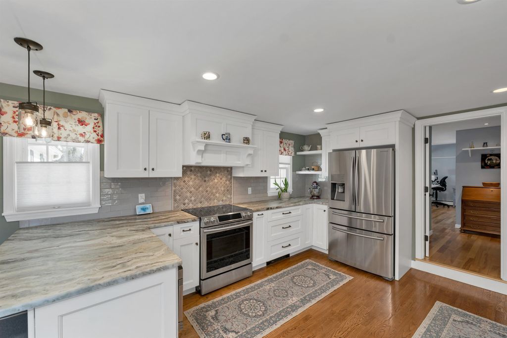 Photo of 7 Pinecrest Drive, Bedford, NH 03110 (MLS # 5083901)