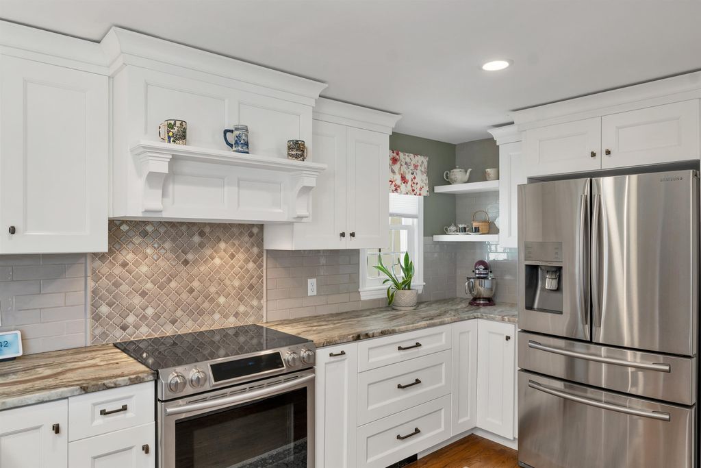 Photo of 7 Pinecrest Drive, Bedford, NH 03110 (MLS # 5083901)