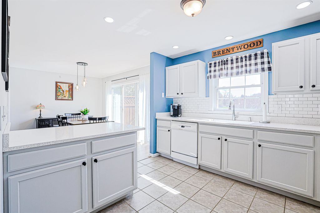 Photo of 8 Windsor Lane, Brentwood, NH 03833 (MLS # 5087107)