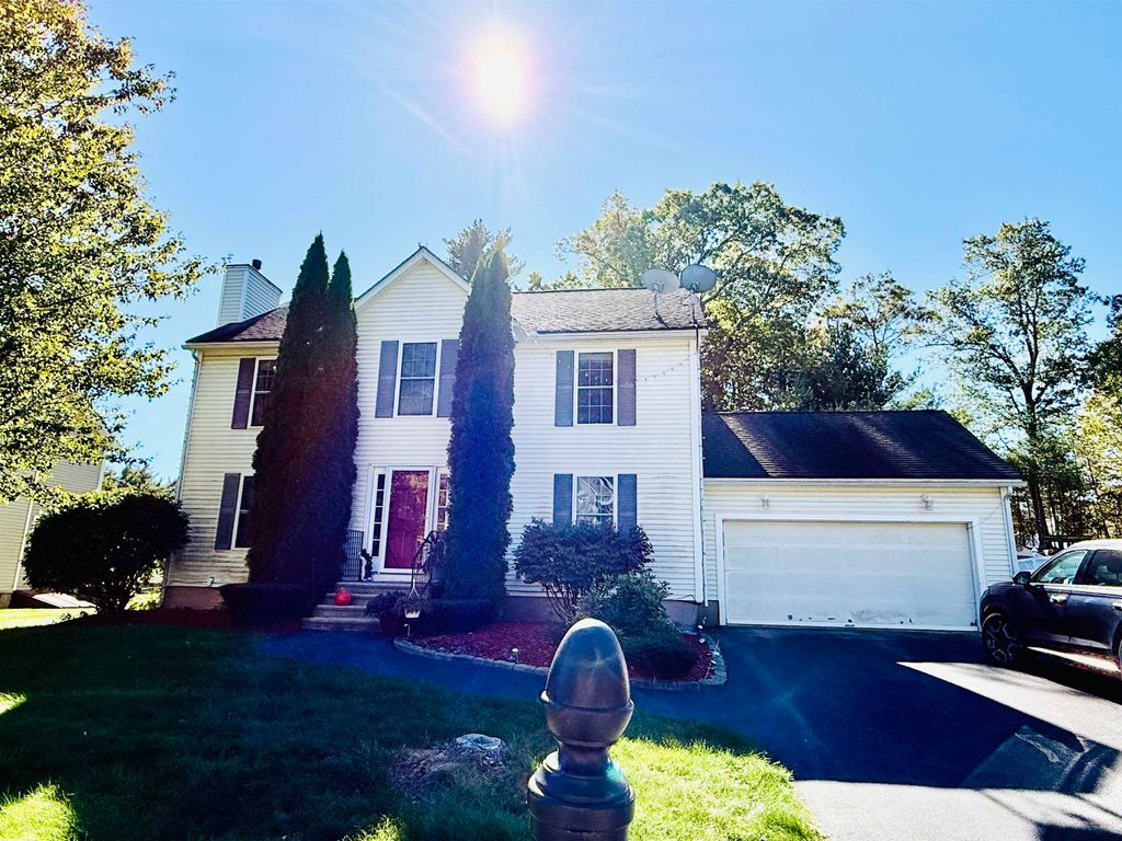 Photo of 9 Hibiscus Way, Nashua, NH 03062 (MLS # 5065353)
