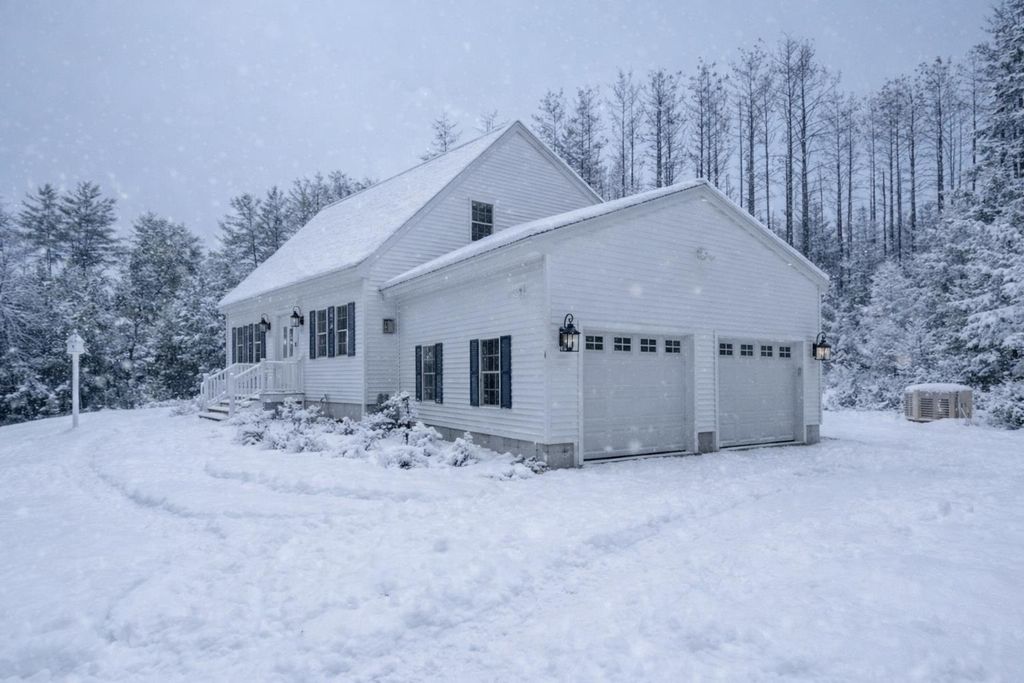 Photo of 4 Sandy Point Road, Barnstead, NH 03225 (MLS # 5054069)