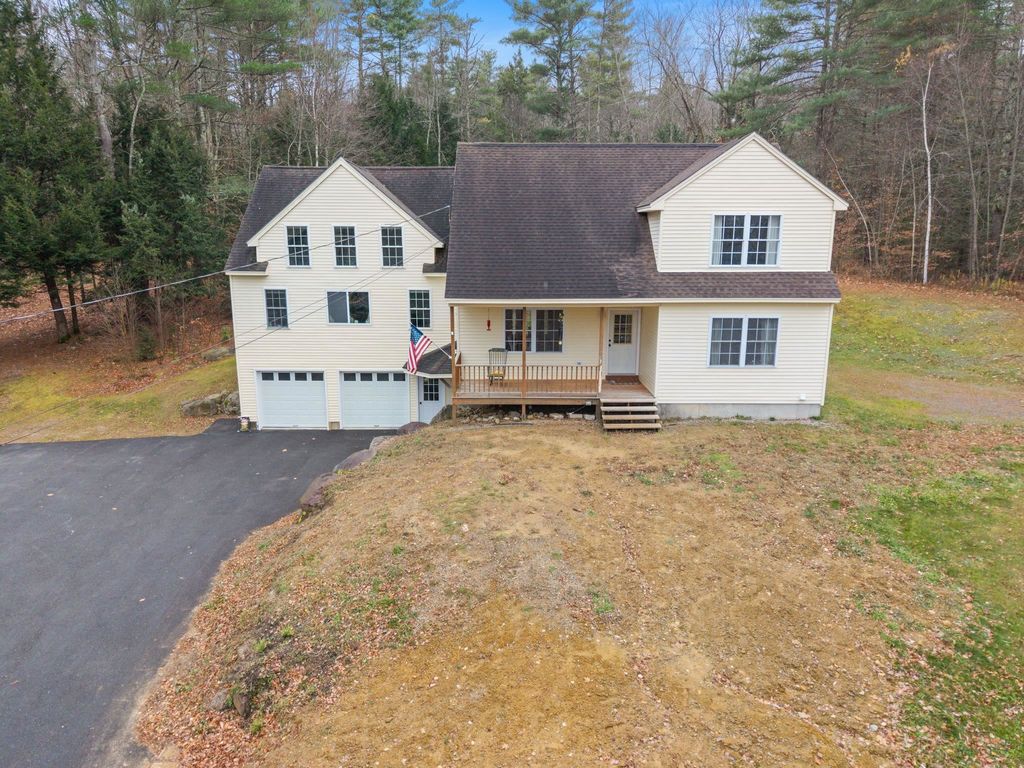 Photo of 19 Meadow Lark Lane, Epsom, NH 03234 (MLS # 5071581)