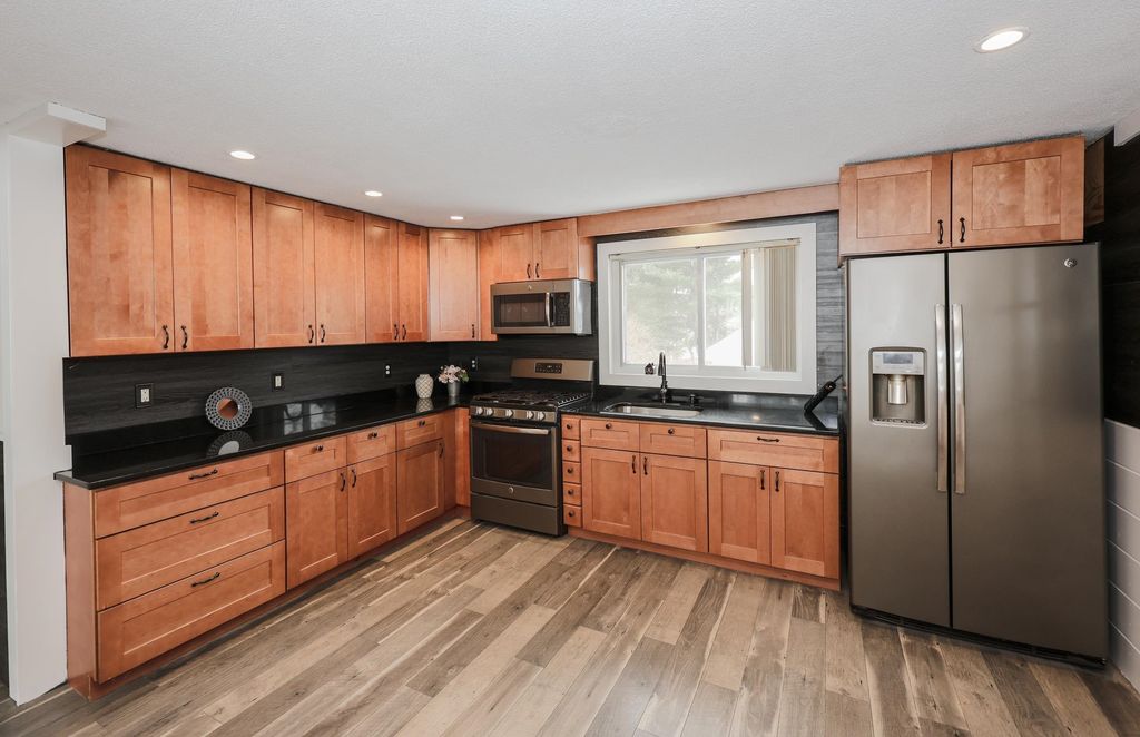 Photo of 4 E Street, Hudson, NH 03051 (MLS # 5072121)