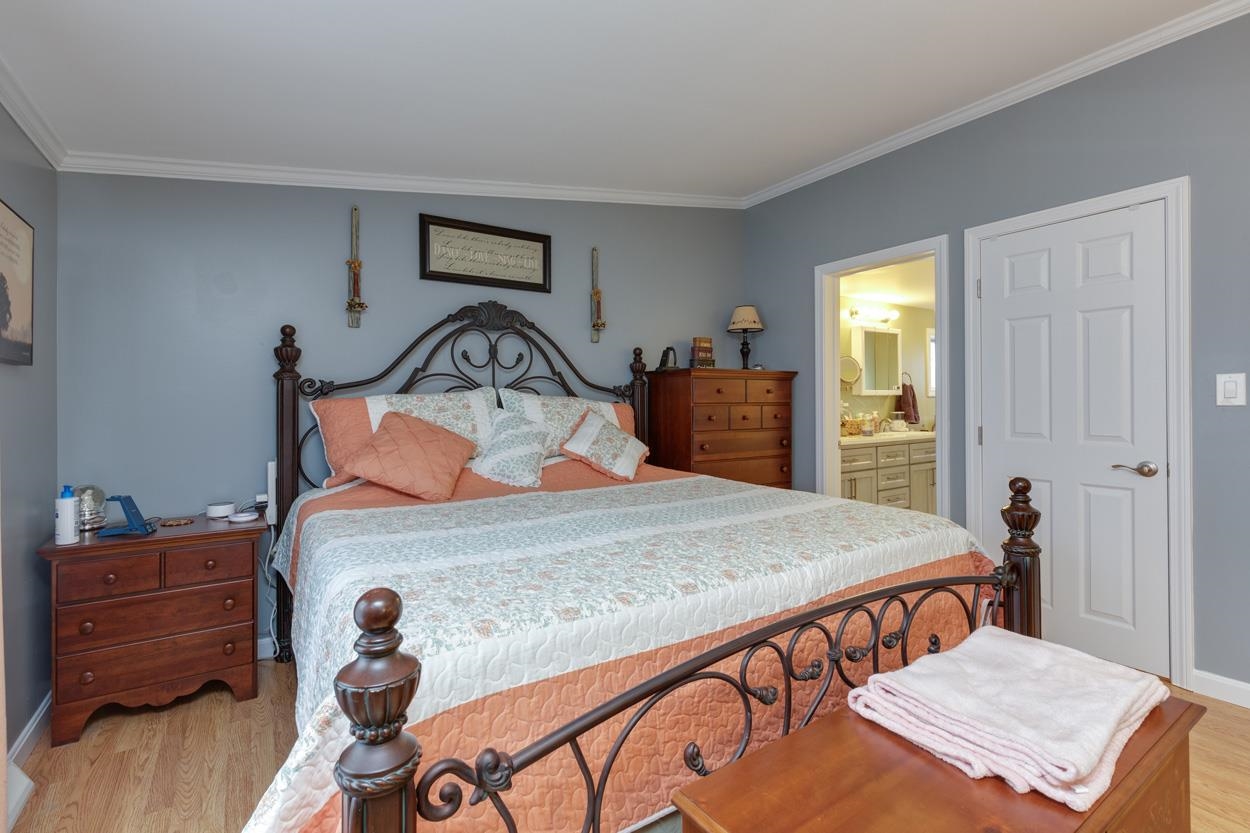 Hopkinton, New Hampshire 03229, United States, 3 Bedrooms Bedrooms, ,2 BathroomsBathrooms,Residential,Active,224312