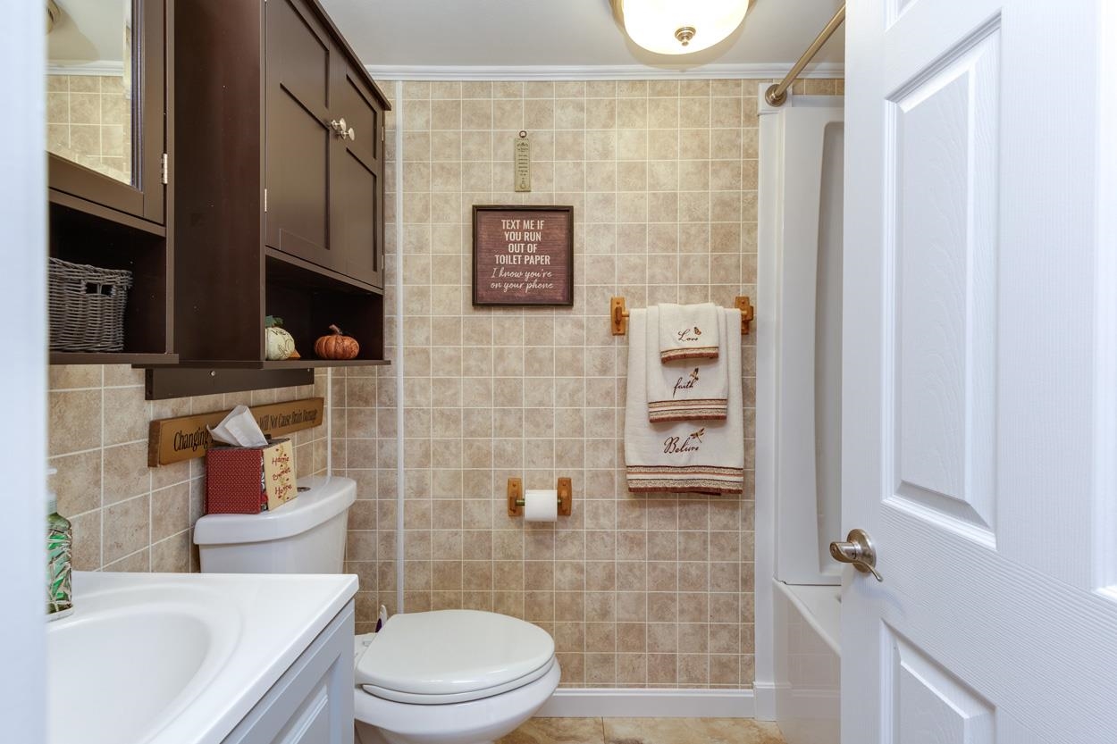 Hopkinton, New Hampshire 03229, United States, 3 Bedrooms Bedrooms, ,2 BathroomsBathrooms,Residential,Active,224312