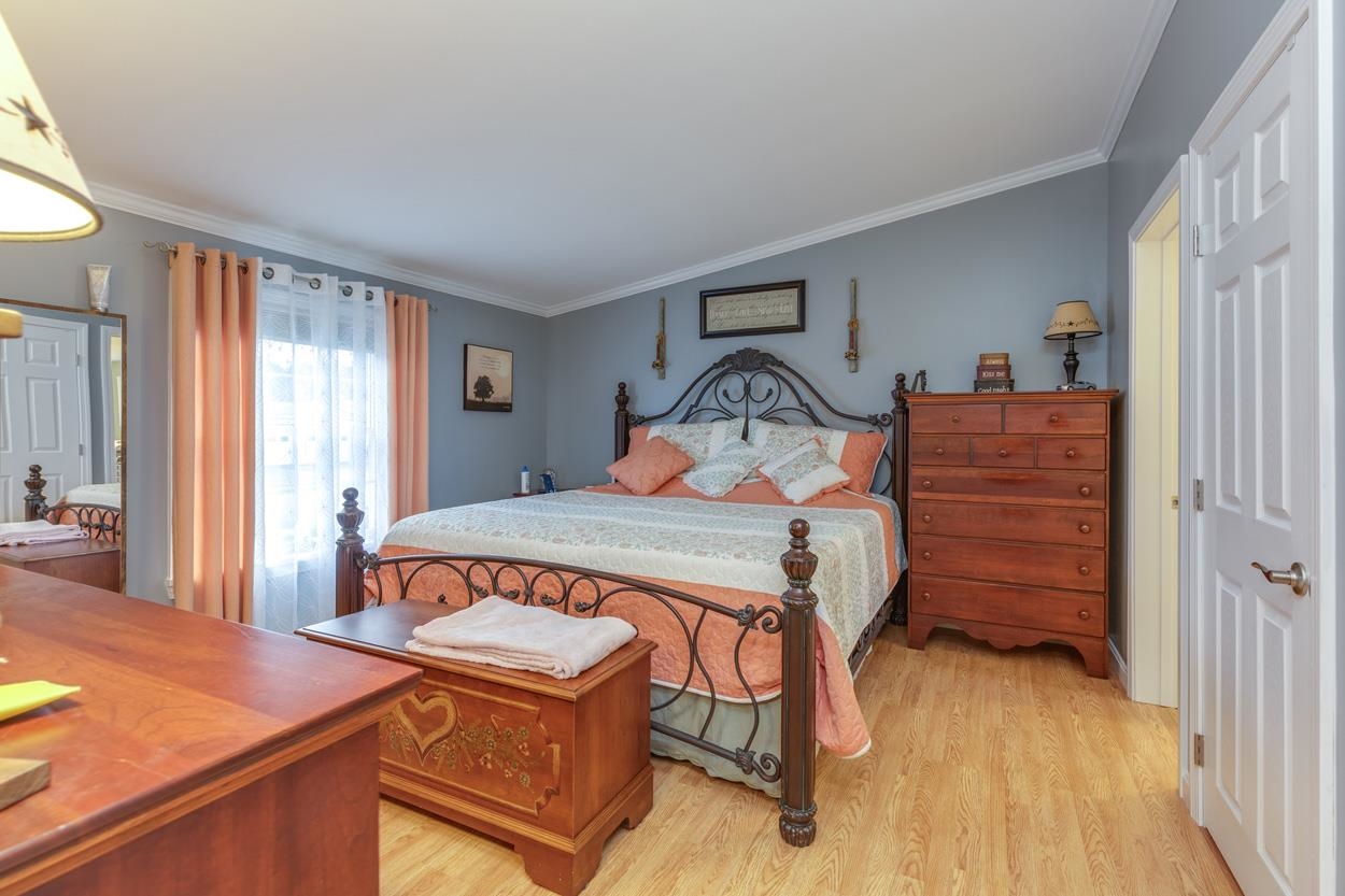 Hopkinton, New Hampshire 03229, United States, 3 Bedrooms Bedrooms, ,2 BathroomsBathrooms,Residential,Active,224312