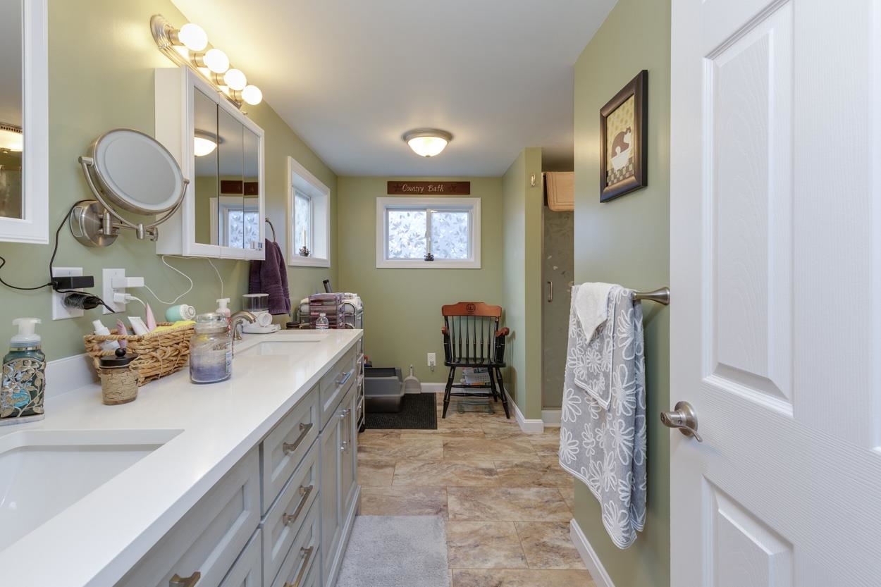 Hopkinton, New Hampshire 03229, United States, 3 Bedrooms Bedrooms, ,2 BathroomsBathrooms,Residential,Active,224312