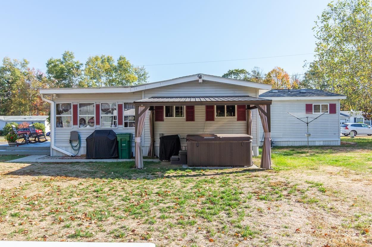 Hopkinton, New Hampshire 03229, United States, 3 Bedrooms Bedrooms, ,2 BathroomsBathrooms,Residential,Active,224312