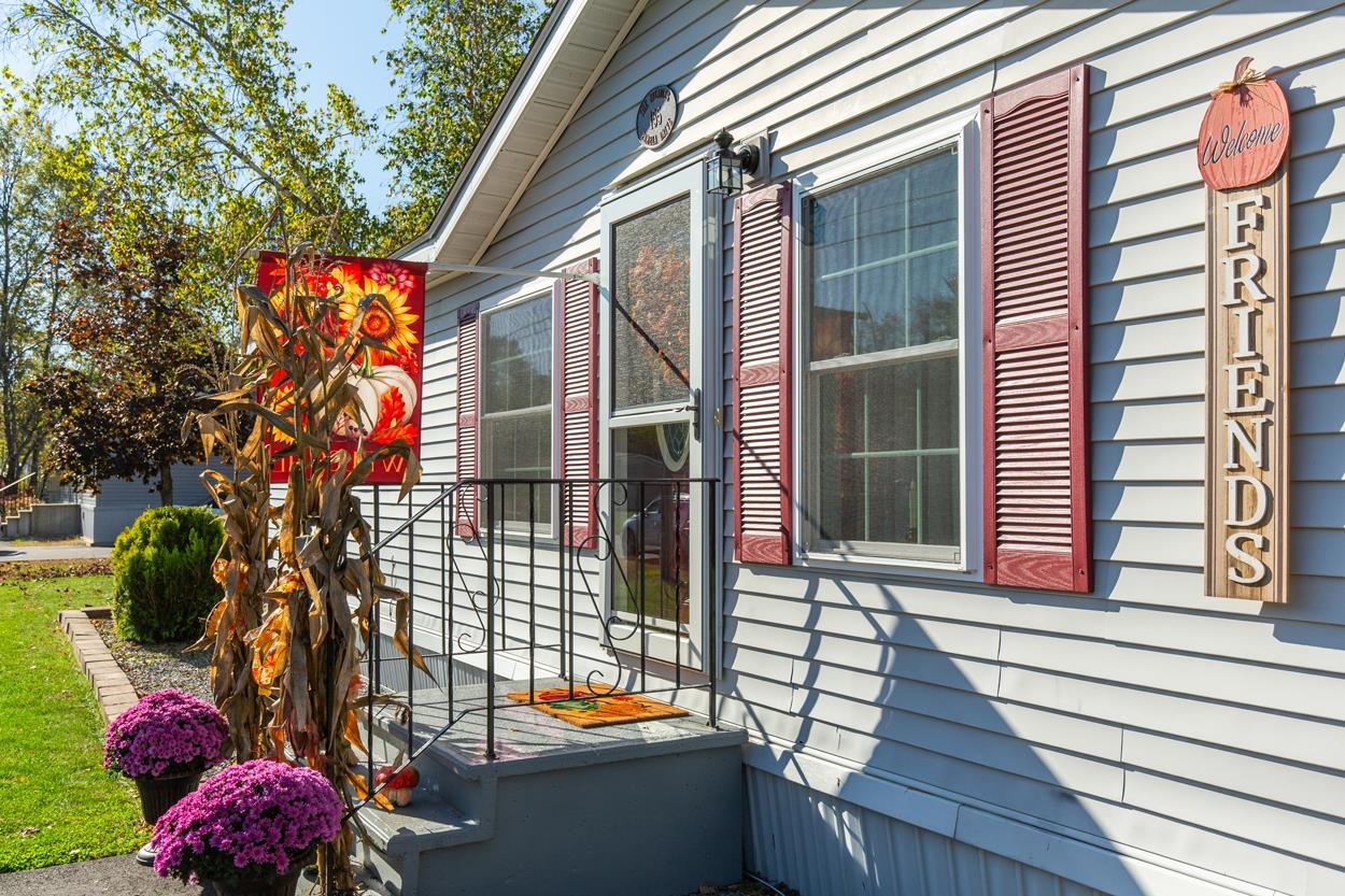 Hopkinton, New Hampshire 03229, United States, 3 Bedrooms Bedrooms, ,2 BathroomsBathrooms,Residential,Active,224312