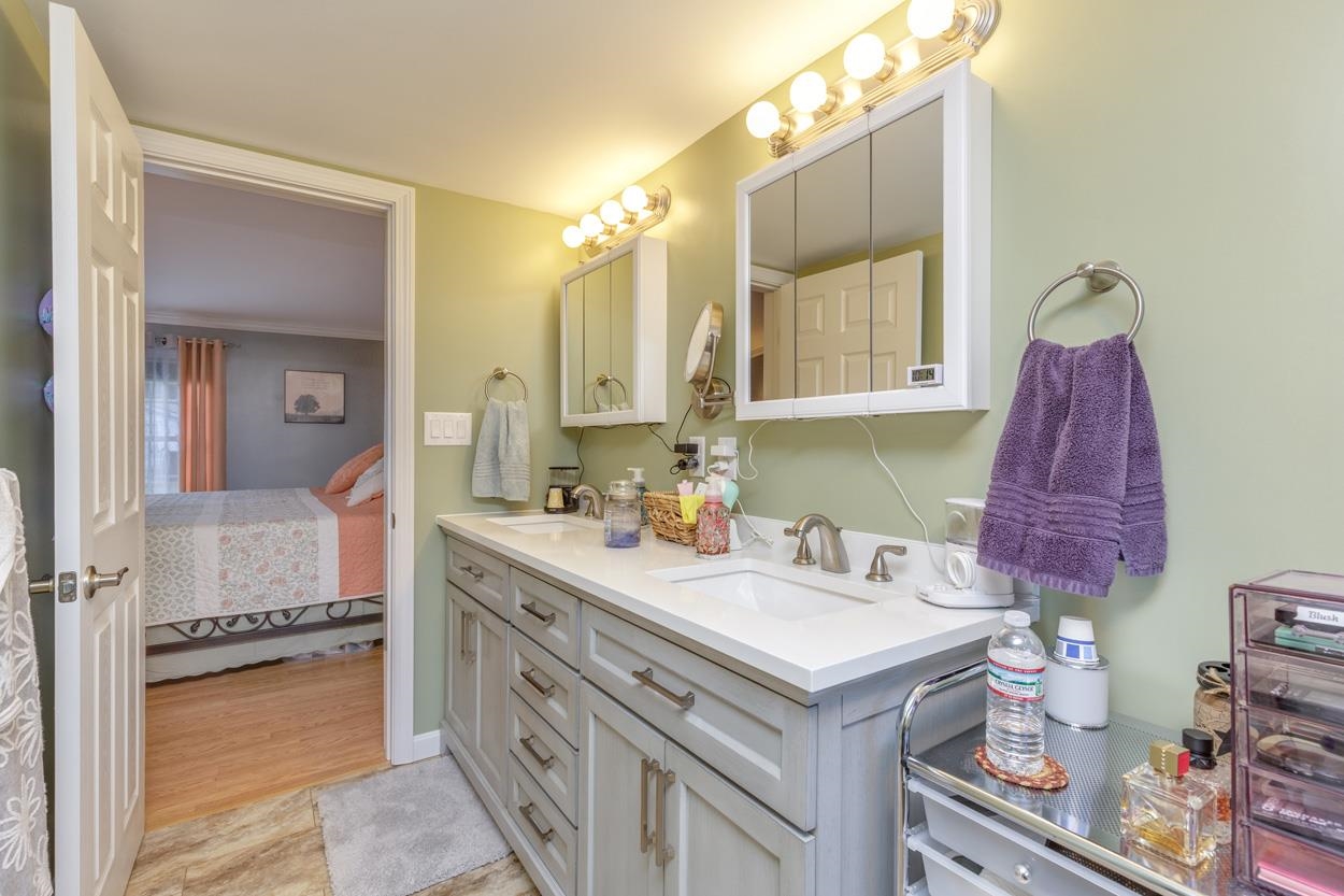 Hopkinton, New Hampshire 03229, United States, 3 Bedrooms Bedrooms, ,2 BathroomsBathrooms,Residential,Active,224312