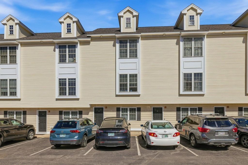 Photo of 1039 Islington Street #4, Portsmouth, NH 03801 (MLS # 5080324)
