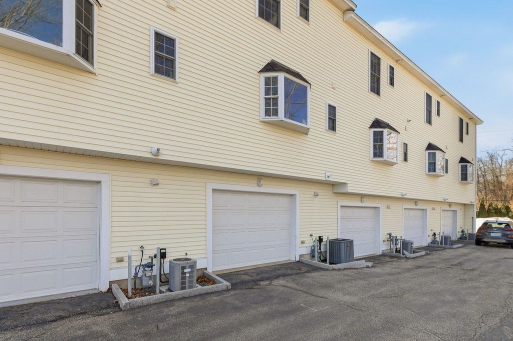 Photo of 1039 Islington Street #4, Portsmouth, NH 03801 (MLS # 5080324)