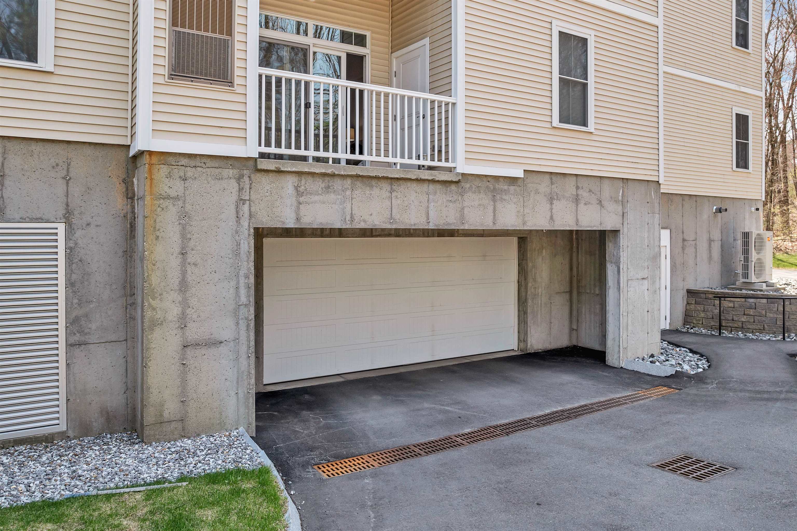 Nashua, New Hampshire 03062, United States, 2 Bedrooms Bedrooms, ,2 BathroomsBathrooms,Residential,Active,113606