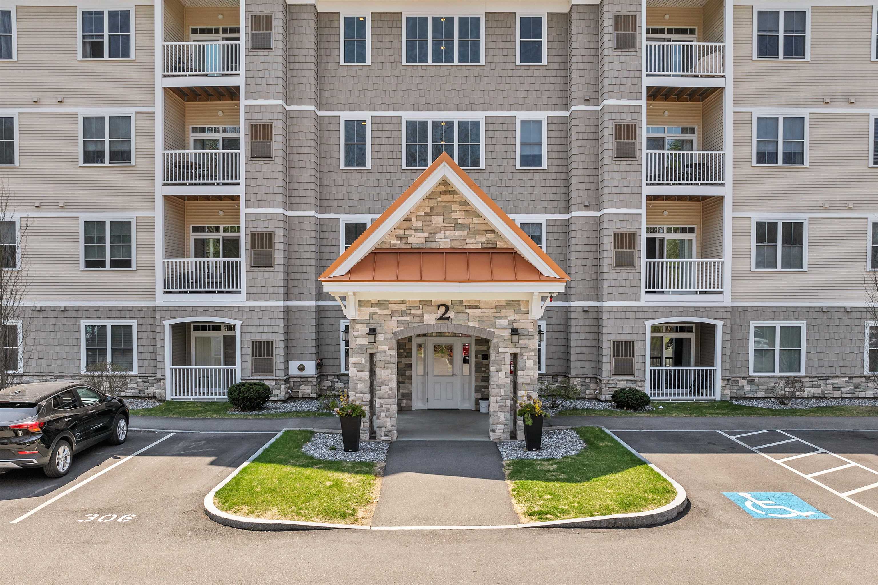 Nashua, New Hampshire 03062, United States, 2 Bedrooms Bedrooms, ,2 BathroomsBathrooms,Residential,Active,113606