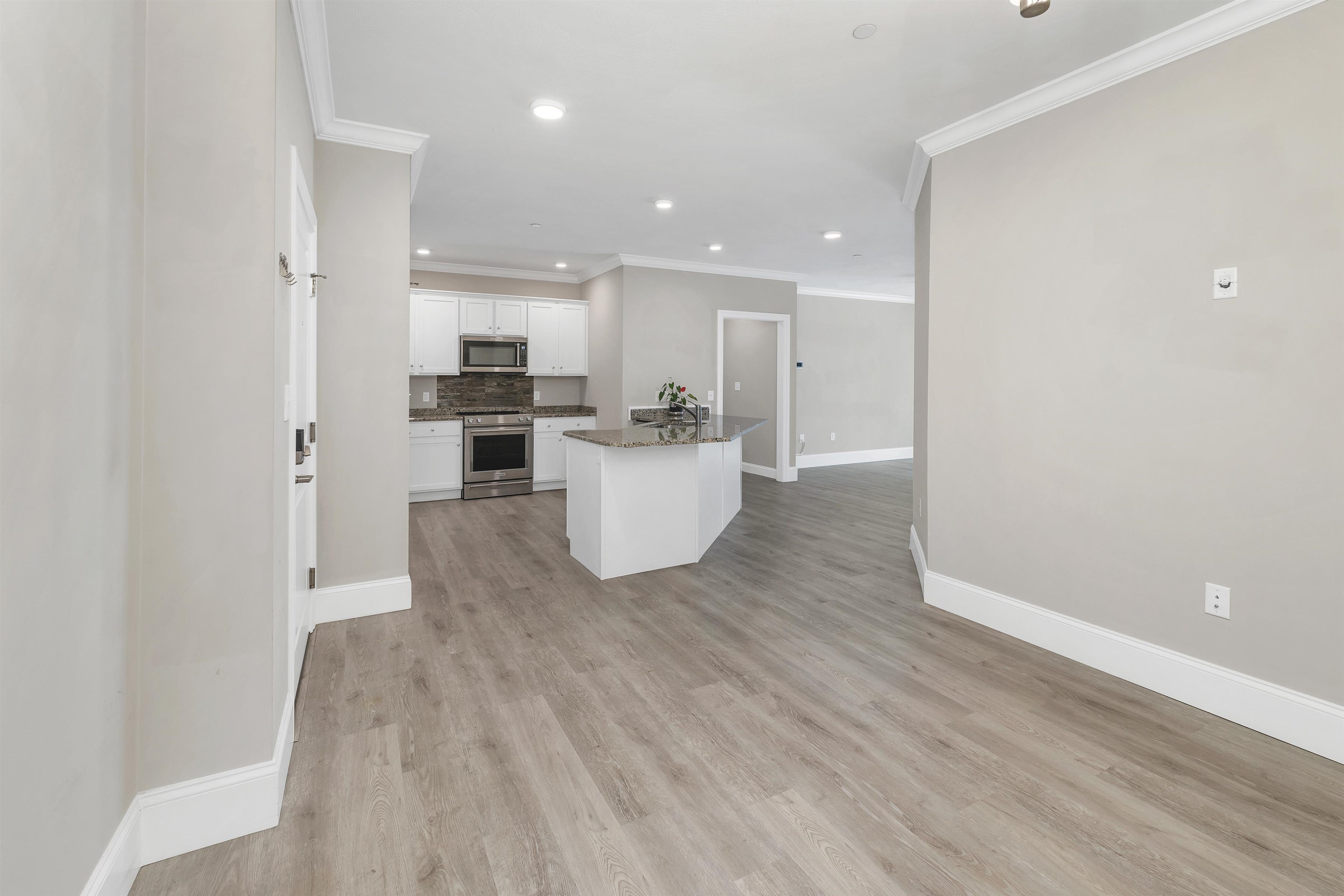 Nashua, New Hampshire 03062, United States, 2 Bedrooms Bedrooms, ,2 BathroomsBathrooms,Residential,Active,113606