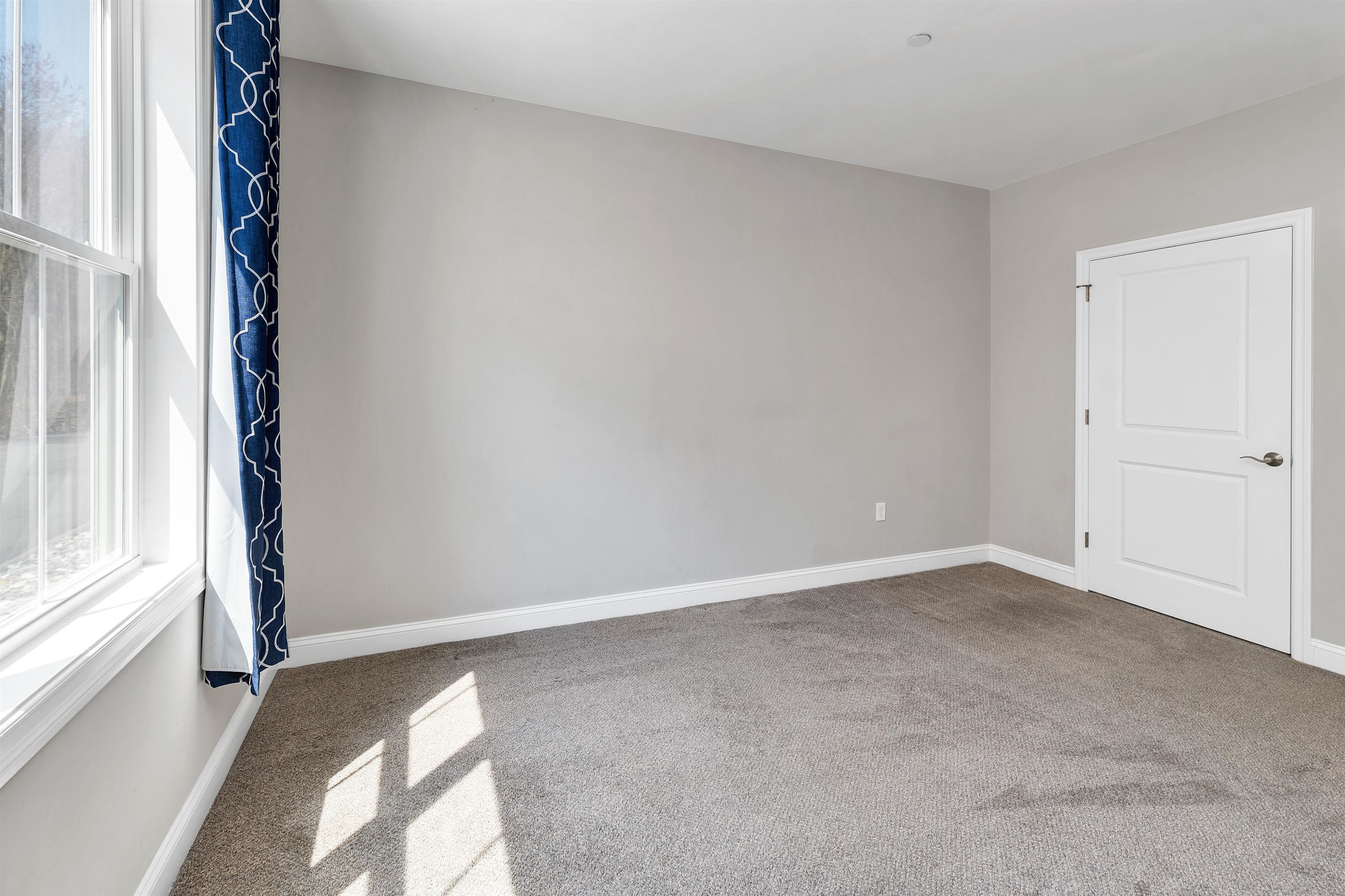 Nashua, New Hampshire 03062, United States, 2 Bedrooms Bedrooms, ,2 BathroomsBathrooms,Residential,Active,113606