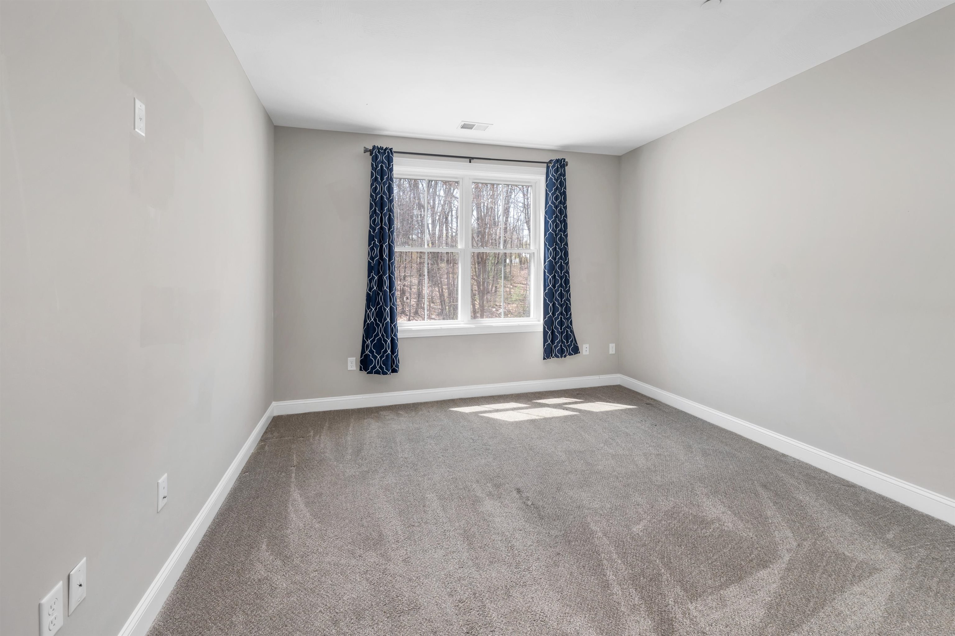 Nashua, New Hampshire 03062, United States, 2 Bedrooms Bedrooms, ,2 BathroomsBathrooms,Residential,Active,113606