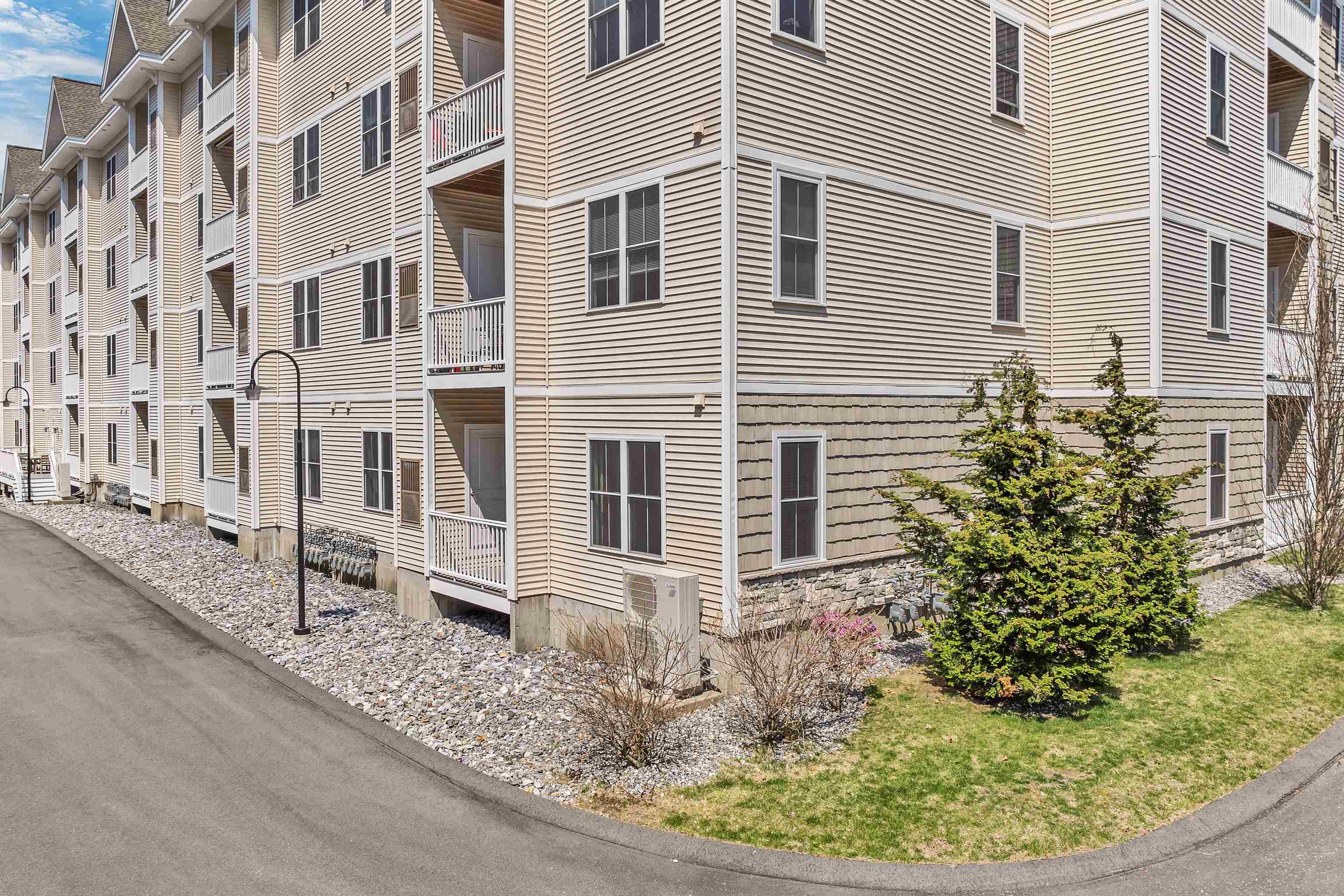 Nashua, New Hampshire 03062, United States, 2 Bedrooms Bedrooms, ,2 BathroomsBathrooms,Residential,Active,113606