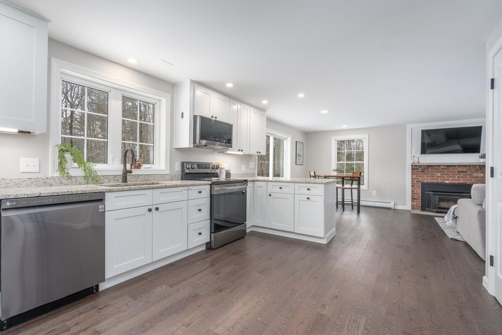 Photo of 20 Lorraine's Lane, Barrington, NH 03825 (MLS # 5074412)